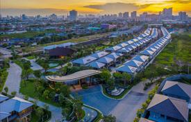 Комплекс вилл с бассейном и фитнес-центром, Бангкок, Таиланд за От $599 000