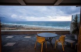 Элитный пентхаус с двумя террасами и видом на море в светлой резиденции, на первой линии от пляжа, Нетания, Израиль за $1 945 000