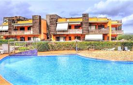 Комфортабельные апартаменты с садом в резиденции с бассейнами, в 200 метрах от пляжа, в одном из самых эксклюзивных районов Льорет‑де-Мар за 436 000 €
