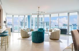 Меблированная квартира с видом на город в резиденции на первой линии от пляжа, Майами-Бич, Флорида, США за $1 599 000