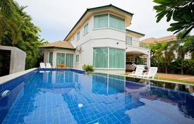 Дом в городе в Паттайе, Чонбури, Таиланд за 3 140 € в неделю