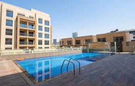 Комплекс меблированных апартаментов и таунхаусов Eleganz рядом с автомагистралями, JVC, Дубай, ОАЭ за От $397 000