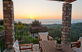 Каменная просторная вилла с большим участком и панорамным видом на море, Пелопоннес, Греция за 300 000 €