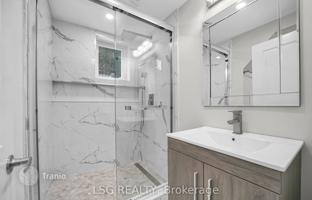 16-комнатный дом в Норт-Йорке за C$2 252 000