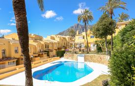 Таунхаус с видом на море в закрытой резиденции с бассейном и садом, в центре Марбельи, Испания за 525 000 €