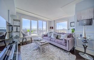 6-комнатная квартира в Норт-Йорке за C$1 150 000
