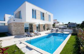 Дизайнерская вилла с бассейном и видом на море рядом с природным пляжем, Рогозница, Хорватия за 840 000 €