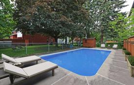 Дом в городе в Норт-Йорке, Торонто, Онтарио,  Канада за C$2 469 000