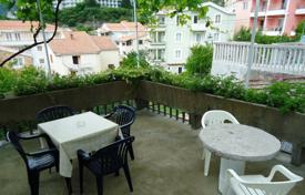 Уютный жилой дом с тремя балконами и садом, недалеко от пляжа, Рафаиловичи, Будва, Черногория за 850 000 €