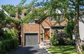 Дом в городе в Этобико, Торонто, Онтарио,  Канада за C$1 845 000
