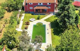 Двухэтажный дом с бассейном и пышным садом, Подгорица, Черногория за 485 000 €