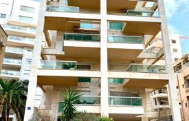 Апартаменты с двумя балконами в самом сердце города, недалеко от центрального пляжа, Нетания, Израиль за $670 000