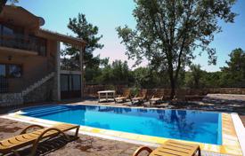 Меблированная вилла с гостевым домом и бассейном, Кримовица, Черногория за 950 000 €