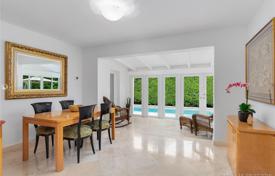 Уютная вилла с задним двором, бассейном и зоной отдыха, Майами-Бич, США за $1 350 000