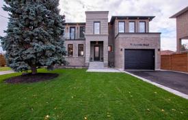 Дом в городе в Йорке, Торонто, Онтарио,  Канада за C$1 788 000