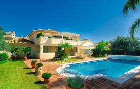 Комфортабельная вилла с частным садом, бассейном, гаражом и террасами, Марбелья, Испания за 1 650 000 €