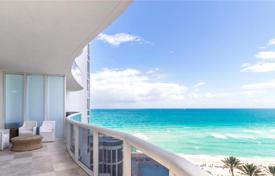 Меблированные апартаменты с видом на океан в резиденции на первой линии от пляжа, Север Майами Бич, Флорида, США за $1 450 000