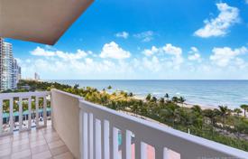 Солнечная трехкомнатная квартира прямо на песчаном пляже в Бал Харборе, Флорида, США за 1 564 000 €