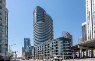 5-комнатная квартира на Дэн Леки Вей за C$1 089 000