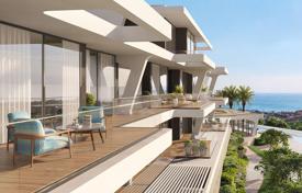 Квартира с большим частным садом и видом на море на гольф-курорте в Касаресе за 2 162 000 €