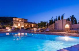 Традиционная вилла с бассейном, вертолетной площадкой и выходом к пляжу в небольшом жилом комплексе, Закинтос, Греция за 3 850 € в неделю