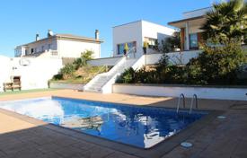 Солнечная вилла с бассейном и живописным видом на горы, Льорет‑де-Мар, Испания за 480 000 €
