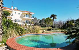 Трёхэтажная вилла с бассейном и видом на море в Агиос Георгиос, Пелопоннес, Греция за 500 000 €