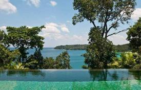 Просторная вилла с террасой, видом на море, бассейном и садом в охраняемой урбанизации, недалеко от пляжа, Сурин, Таиланд за $4 000 000