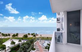 Двуспальные апартаменты всего в шаге от пляжа, Санни-Айлс-Бич, Флорида, США за $930 000