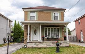 Дом в городе в Скарборо, Торонто, Онтарио,  Канада за C$1 106 000