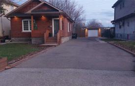 Дом в городе в Этобико, Торонто, Онтарио,  Канада за C$1 892 000