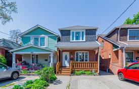 Дом в городе в Восточном Йорке, Торонто, Онтарио,  Канада за C$1 179 000