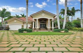Комфортабельная вилла с бассейном, гаражом и террасой, Майами, США за $1 699 000