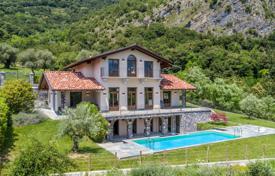 Элегантная трехэтажная вилла с бассейном и садом на озере Комо, Тремеццина, Италия за 3 050 000 €