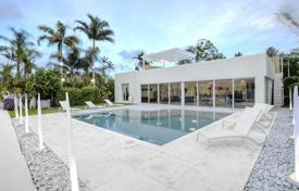 Комфортабельная вилла с бассейном, пристанью, террасой и видом на залив, Майами-Бич, США за 2 790 000 €