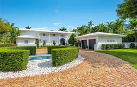 Комфортабельная вилла с бассейном, гаражом, террасами и видом на залив, Майами, США за 13 356 000 €