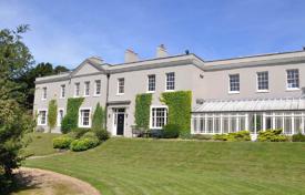 Великолепное поместье с большим участком, озером и зимним садом, Барнет, Лондон, Англия за £5 500 000