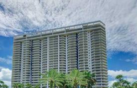 Уютные апартаменты с террасой и видом на океан в современной резиденции с бассейном, на первой линии от пляжа, Авентура, Флорида, США за $764 000