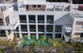 Просторная вилла с бассейном, джакузи, террасами и видом на залив, Майами-Бич, США за $3 475 000