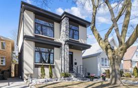 Дом в городе в Восточном Йорке, Торонто, Онтарио,  Канада за C$2 245 000