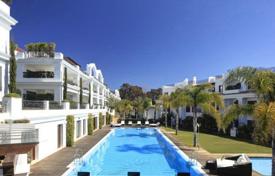 Комфортабельные апартаменты с террасой и видом на море в жилом комплексе с садом, бассейном и гаражом, Эстепона, Испания за 1 175 000 €