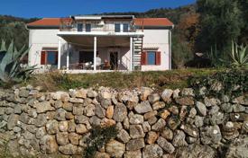 Двухэтажный дом с садом и видом на море, Кавач, Черногория. Цена по запросу