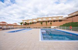 Двухэтажный таунхаус с гаражом в новой резиденции с садами и бассейнами, Пуэрто‑де-Сантьяго, Испания за 349 000 €