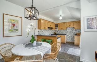 6-комнатный дом в Олд Торонто за C$1 304 000