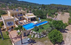 Современная вилла с бассейном, парковкой и большим участком в Сан Рафаэле, Ибица, Испания за 12 600 € в неделю
