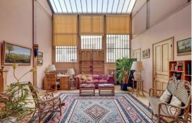 Уютная двухуровневая квартира-мастерская художника в XVI округе Парижа за 1 995 000 €