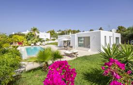 Белоснежная вилла с бассейном, садом и видом на море, Ибица, Балеарские острова, Испания за 6 700 € в неделю