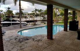 Уютная вилла с задним двором, бассейном, зоной отдыха и гаражом, Майами, США за 1 354 000 €