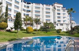 Красивые апартаменты в закрытом жилом комплексе с бассейном и садом, рядом с пляжем, в эксклюзивном районе, Пуэрто-Банус, Испания за 565 000 €