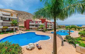 Меблированная двухкомнатная квартира с красивым видом в Лос Кристианос, Тенерифе, Испания за 327 000 €